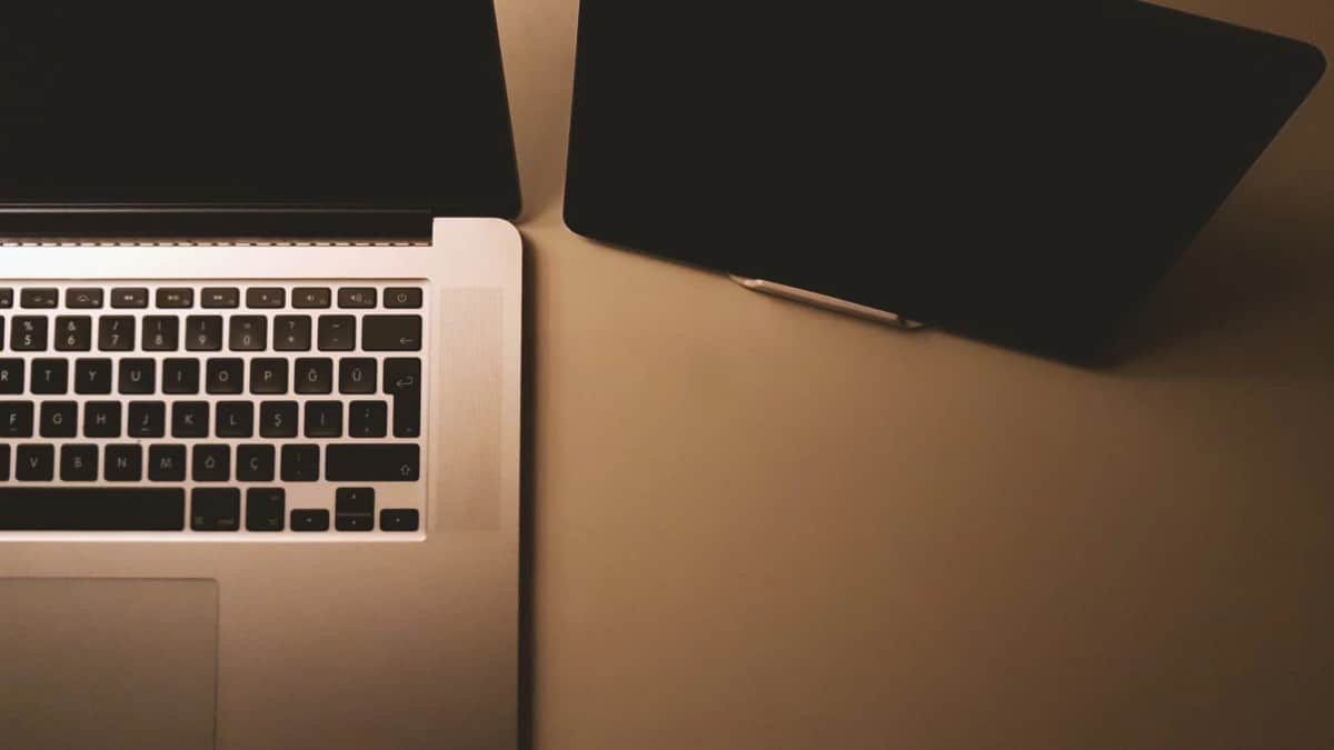 Mac-apple-devices-computer-contemporary-Pexelcom brodneil