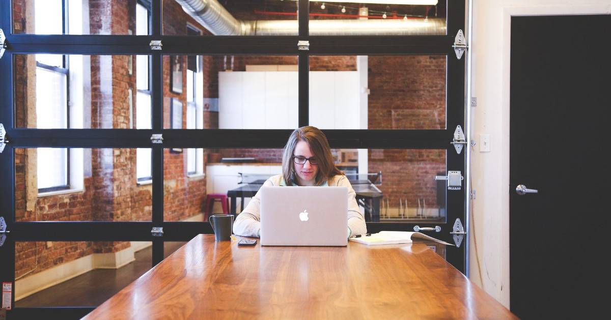 mac working in office